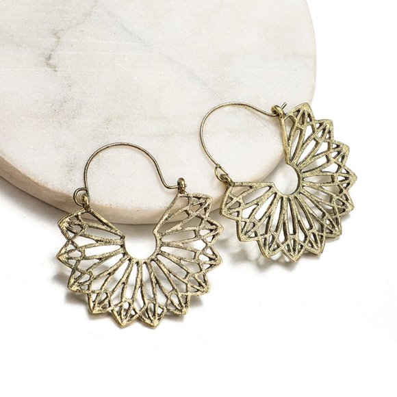 🌺Openwork Triangle Semicircular hoop Earring - Picture 2 of 16